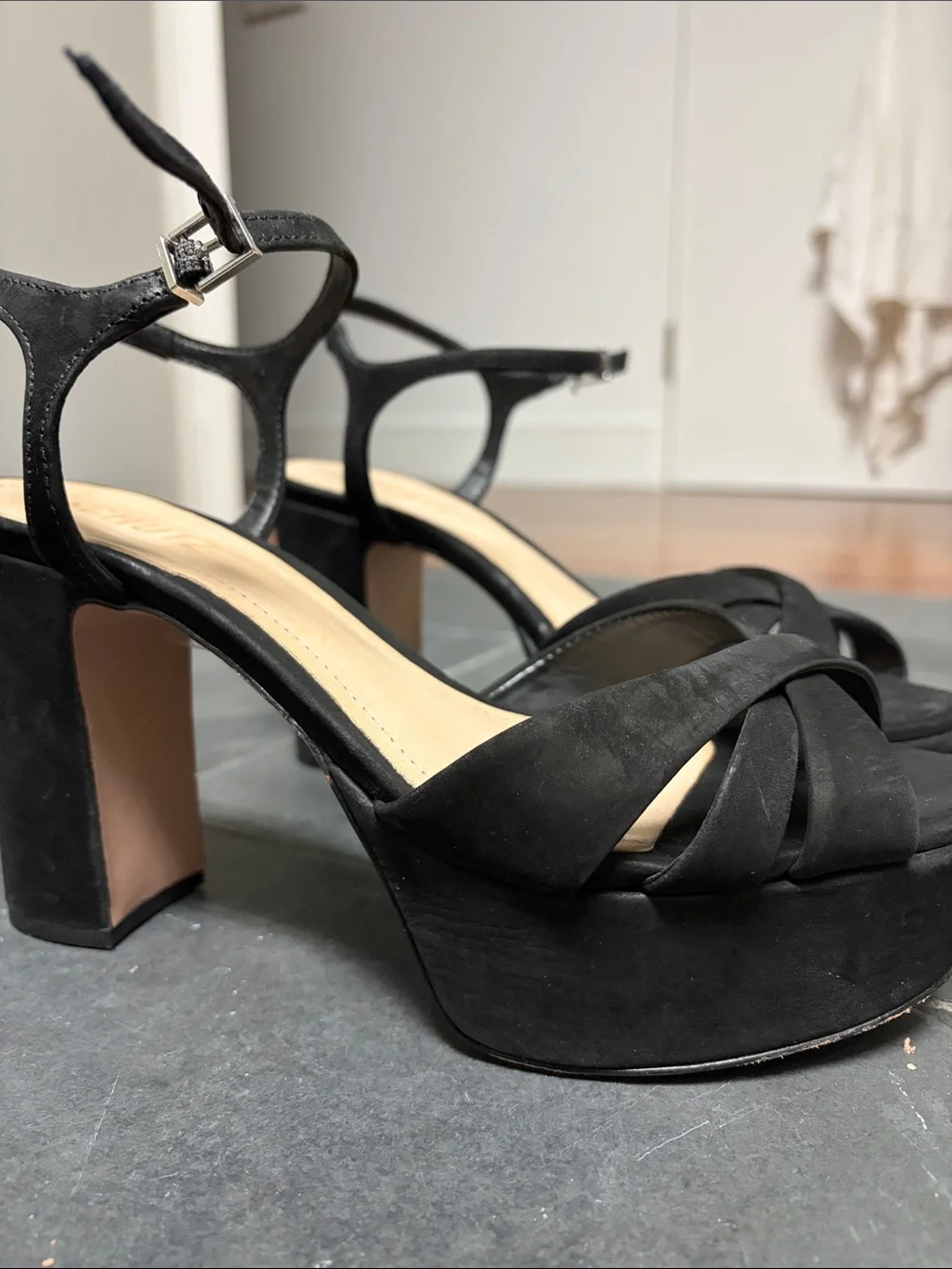 SCHUTZ these are